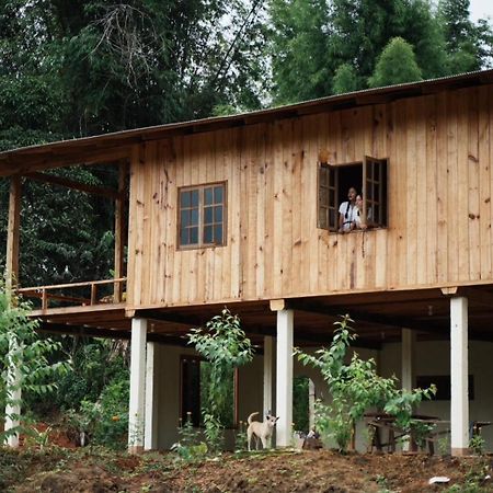 Por Joi ,Por Dee House Albergue Chiang Mai Exterior foto