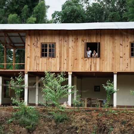 Por Joi ,Por Dee House Albergue Chiang Mai Exterior foto